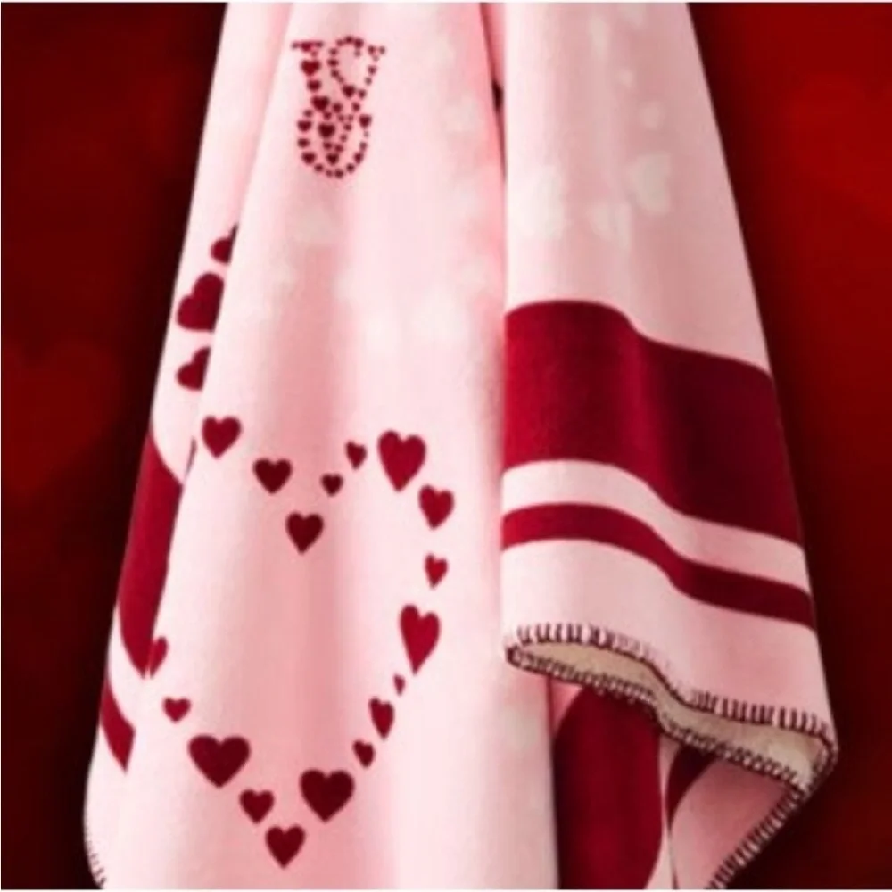 VICTORIA'S SECRET SHERPA FLEECE BLANKET 2026 PINK THROW VALENTINES DAY 50